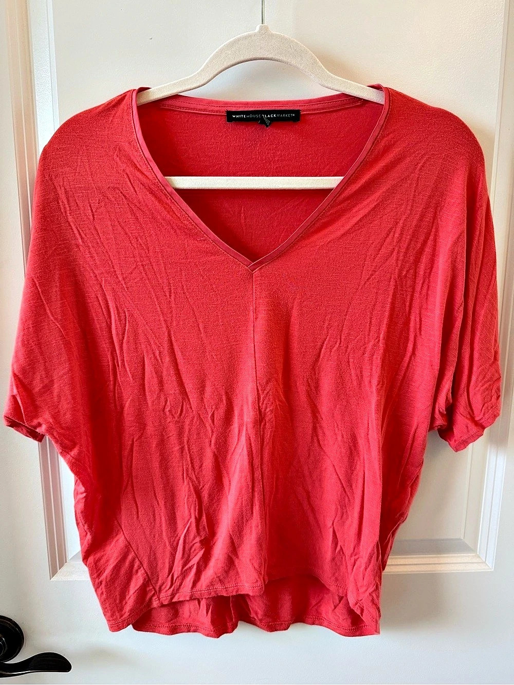 White House Black Market Short Sleeve Power Tee V-Neck in Bright Coral XXS